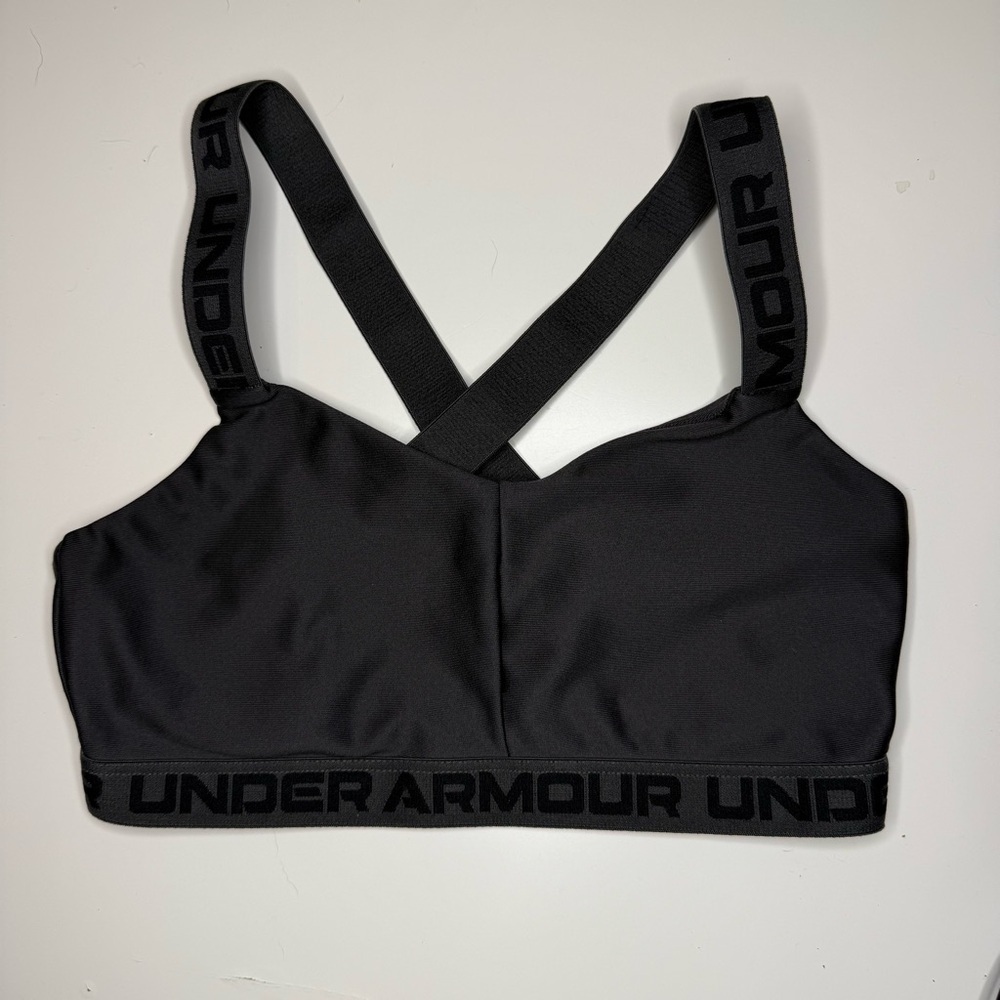 Under Armour Women's Charcoal Black Sports Bra Size Small, pads missing